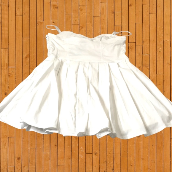 Women’s White Strapless Mini Dress/Pleated Skirt Summer Party Outfit New - Picture 2 of 12